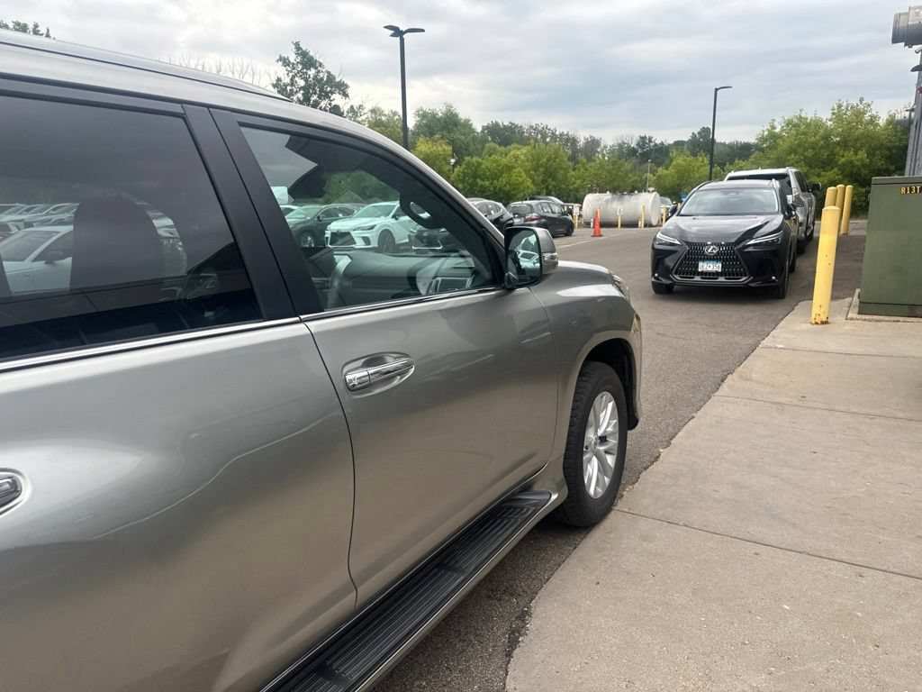 Certified 2022 Lexus GX 460 Premium w/ Premium Package AWD/4WD image 15