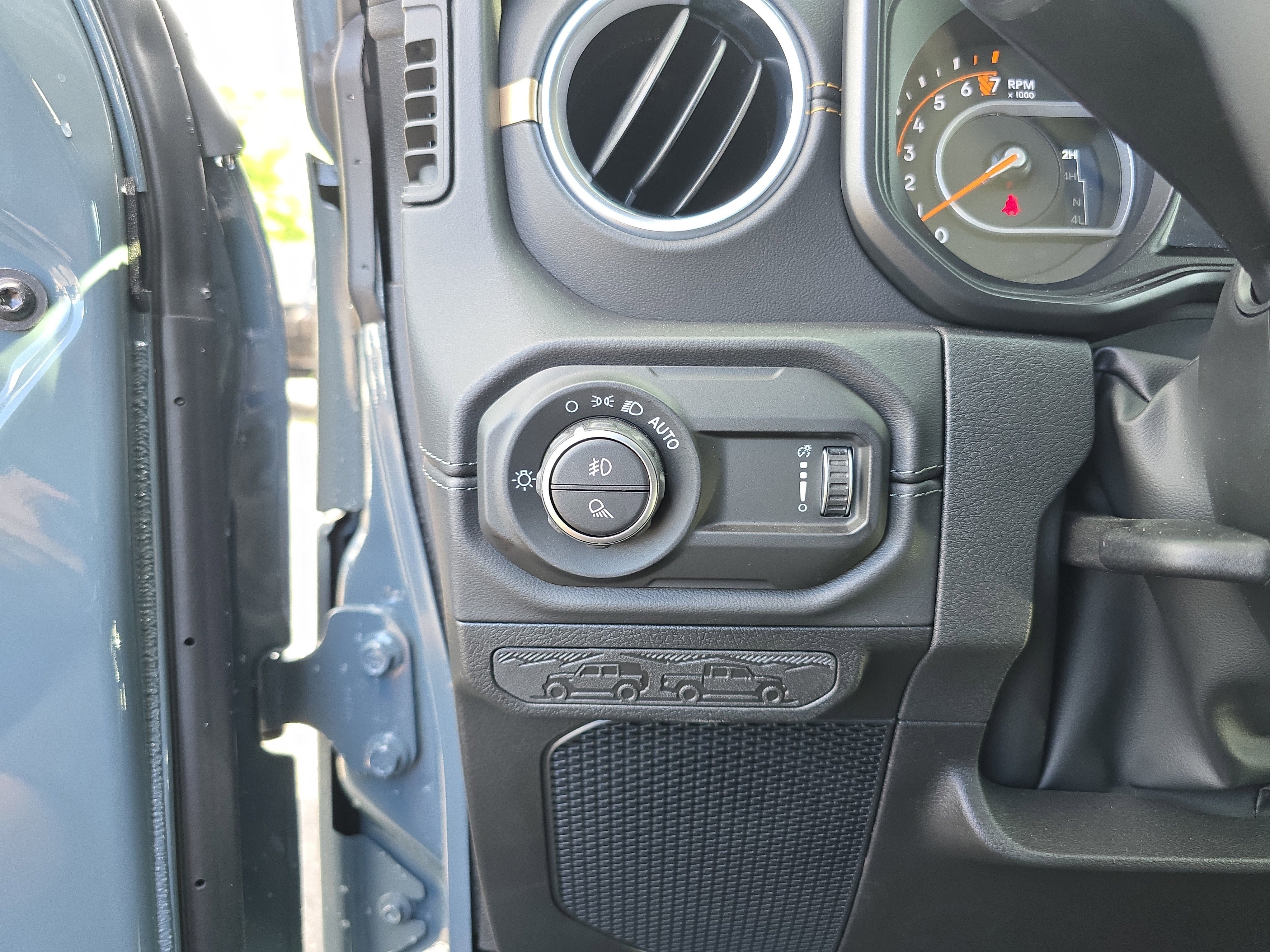 New 2025 Jeep Gladiator Sport w/ Premium Package image 25