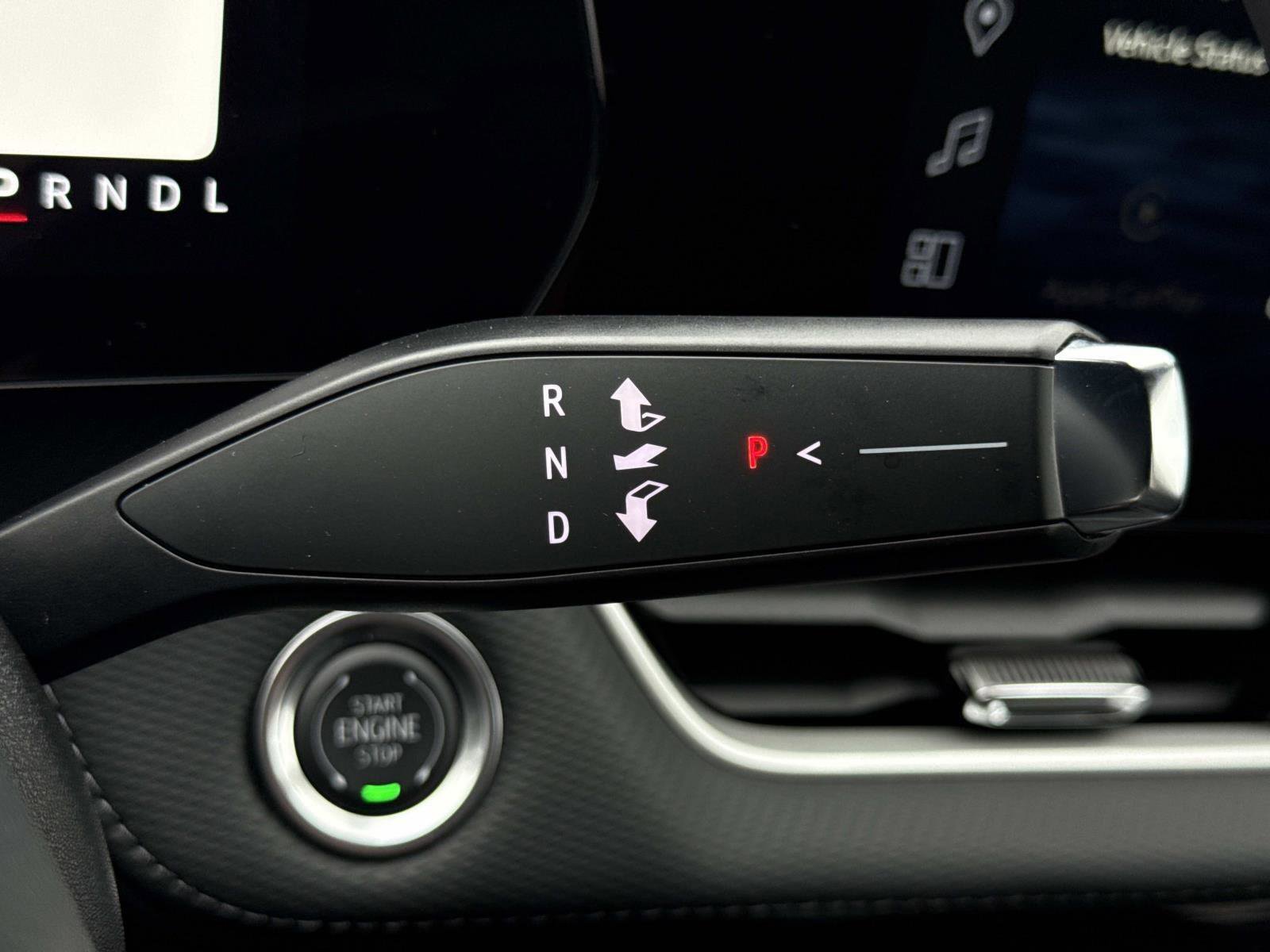 Used 2025 Chevrolet Equinox LT w/ Convenience Package II image 10