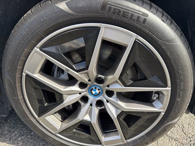 Used 2024 BMW i5 eDrive40i w/ M Sport Package RWD image 12