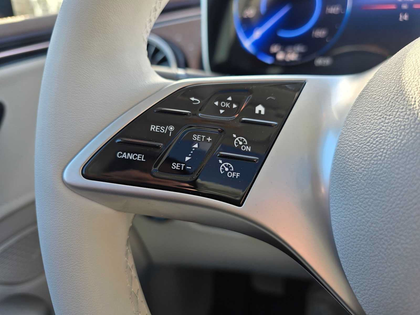 New 2027 Mercedes-Benz EQE 320 4MATIC SUV image 31