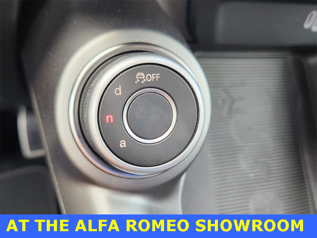 Used 2025 Alfa Romeo Tonale w/ Premium Package image 24