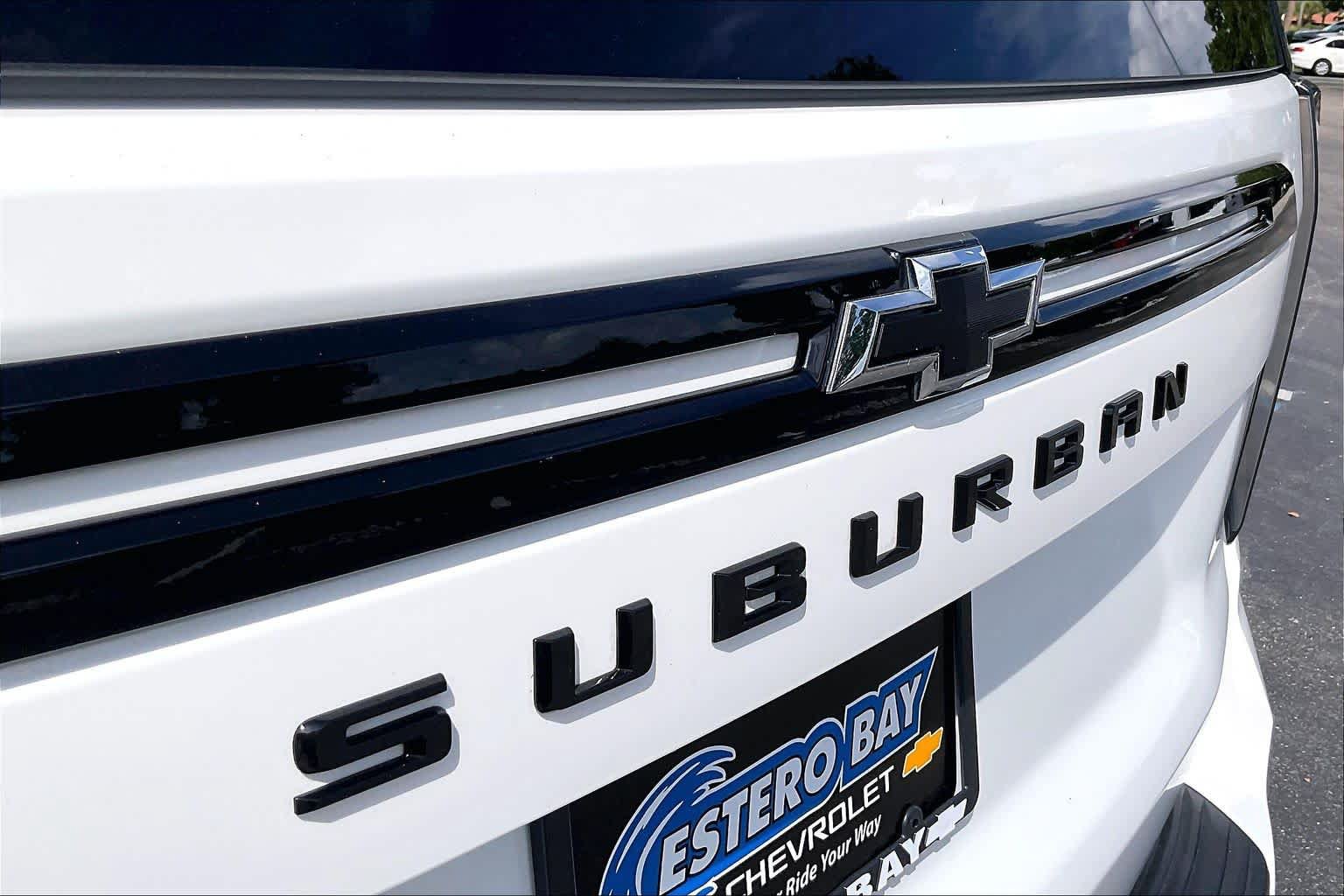 Used 2023 Chevrolet Suburban Z71 w/ Luxury Package AWD/4WD image 9