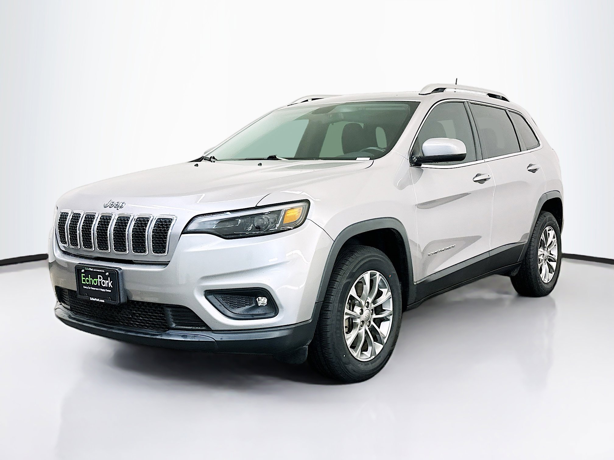 Used 2019 Jeep Cherokee Latitude Plus AWD/4WD image 3