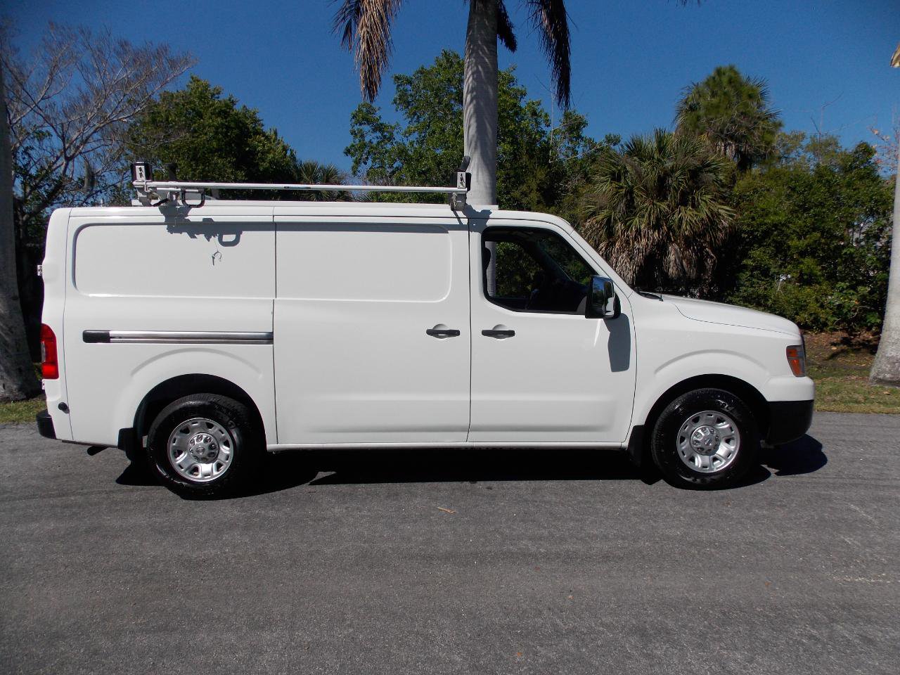 Used 2016 Nissan NV 3500 SV image 5
