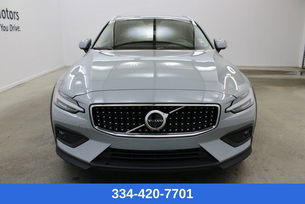 Used 2025 Volvo V60 B5 Cross Country Plus image 6