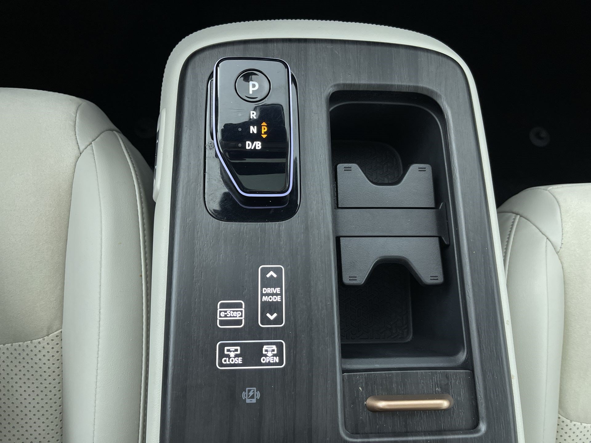 Certified 2024 Nissan Ariya AWD image 22