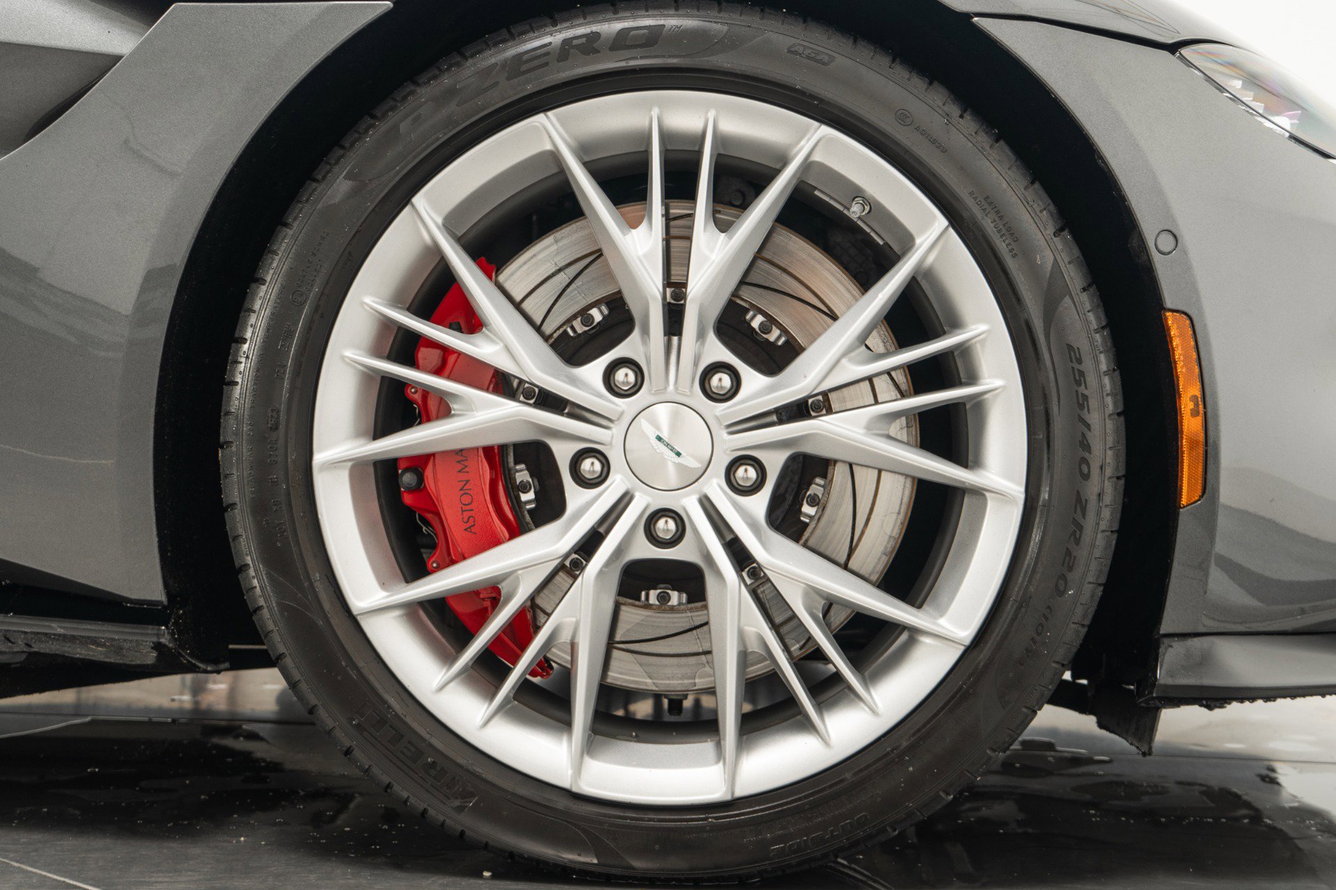 Used 2022 Aston Martin V8 Vantage Roadster image 42