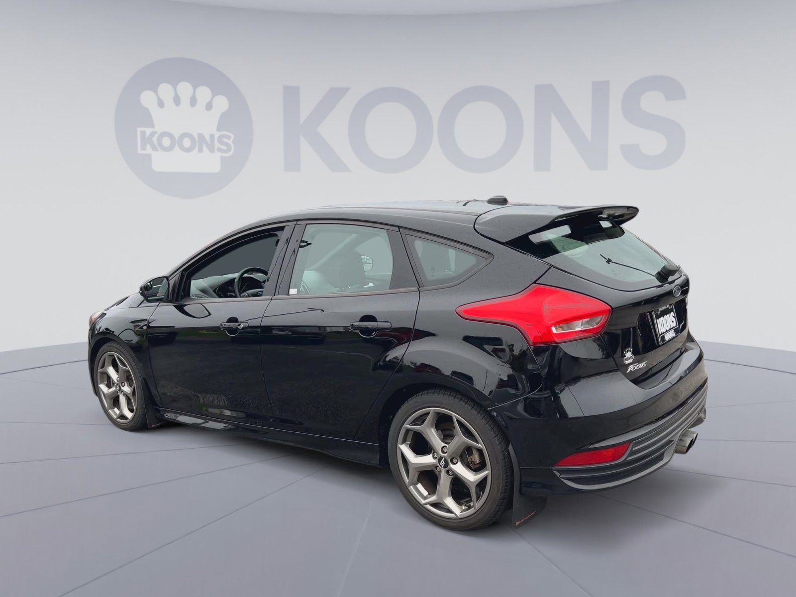 Used 2018 Ford Focus ST FWD image 8