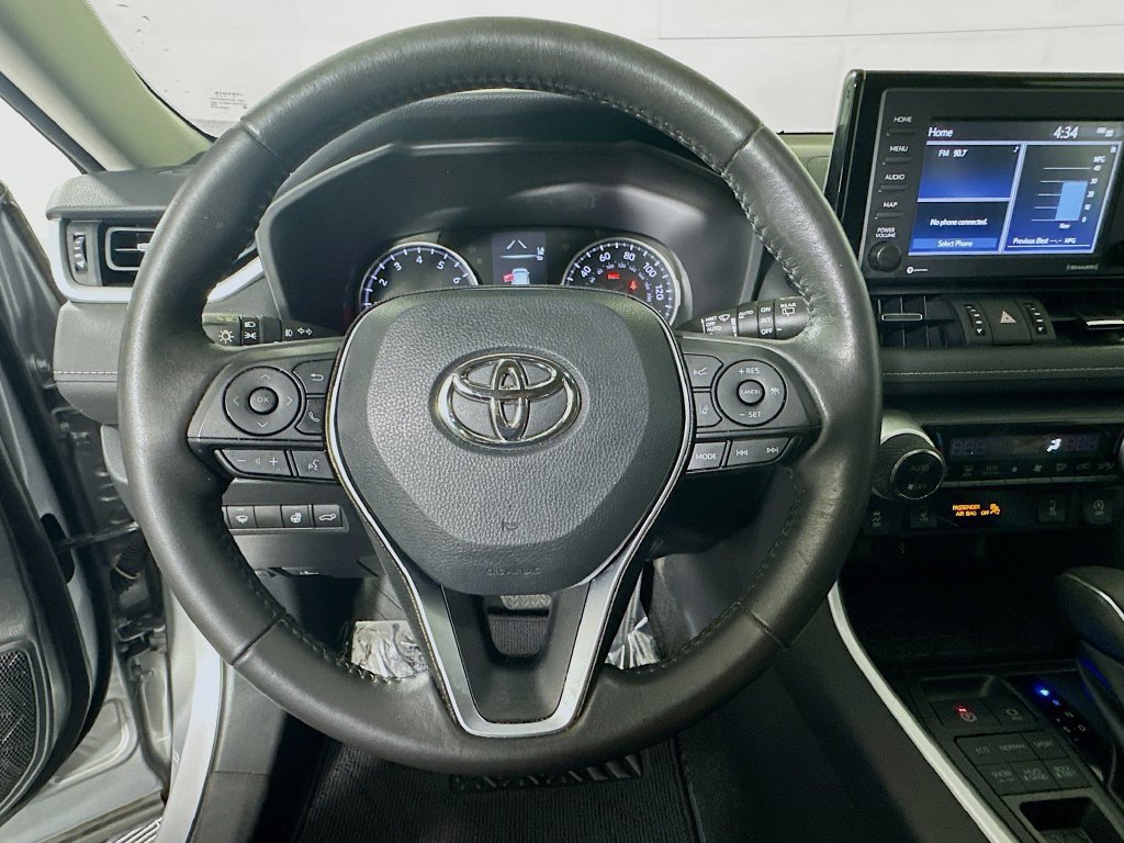 Used 2022 Toyota RAV4 XLE Premium AWD/4WD image 15
