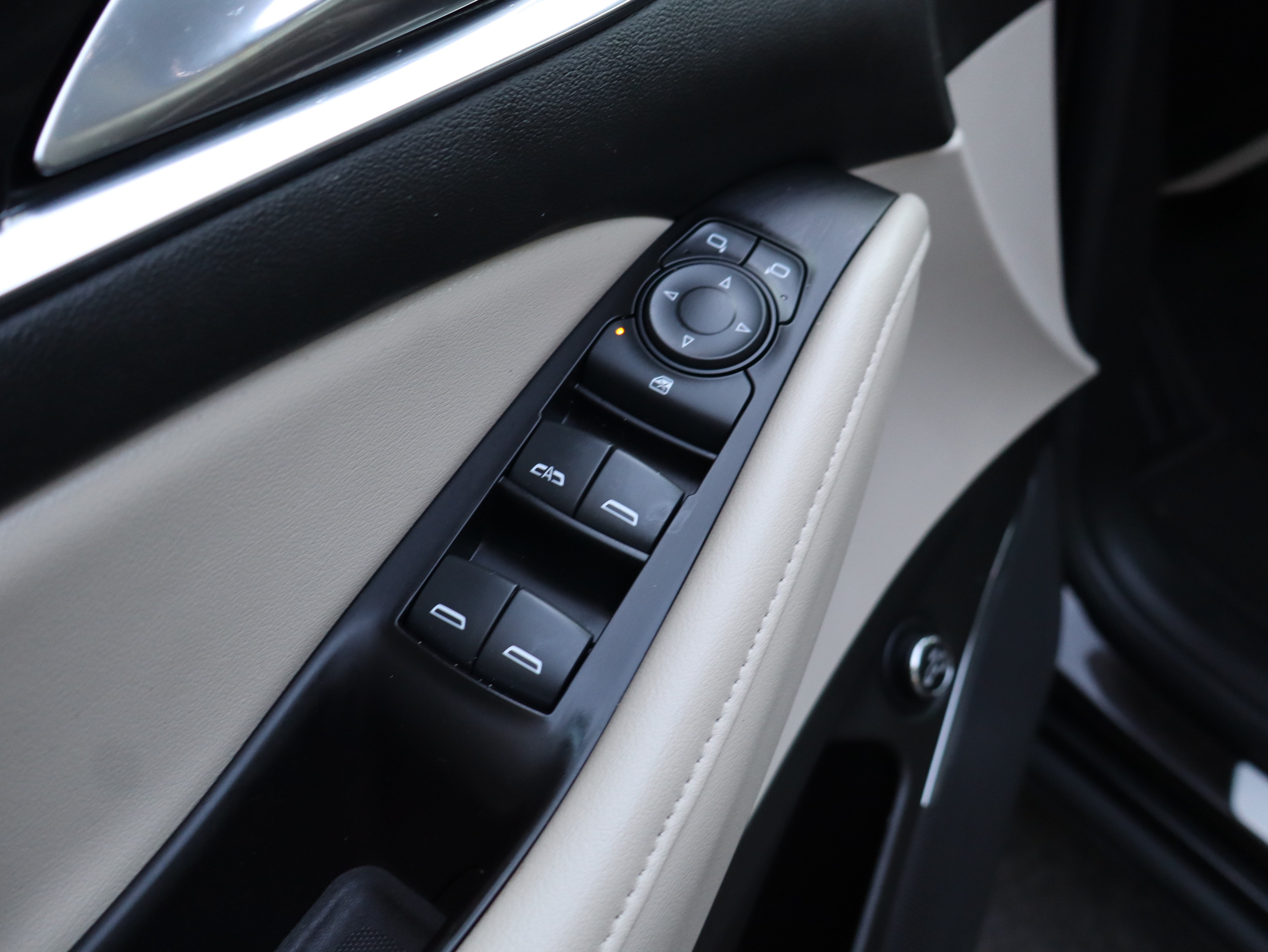 Used 2019 Buick Enclave Essence FWD image 21