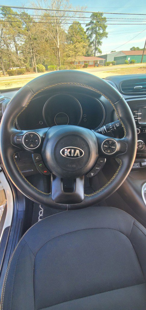 Used 2016 Kia Soul + w/ Designer's Package image 14