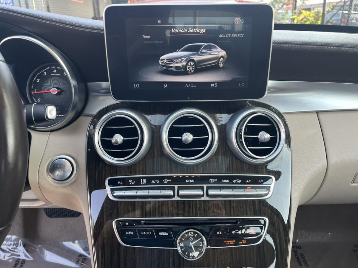 Used 2015 Mercedes-Benz C 300 4MATIC Sedan image 23