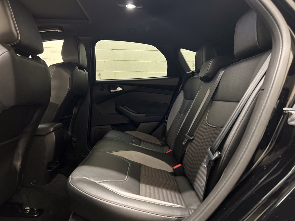 Used 2018 Ford Focus ST w/ Equipment Group 401A FWD image 9