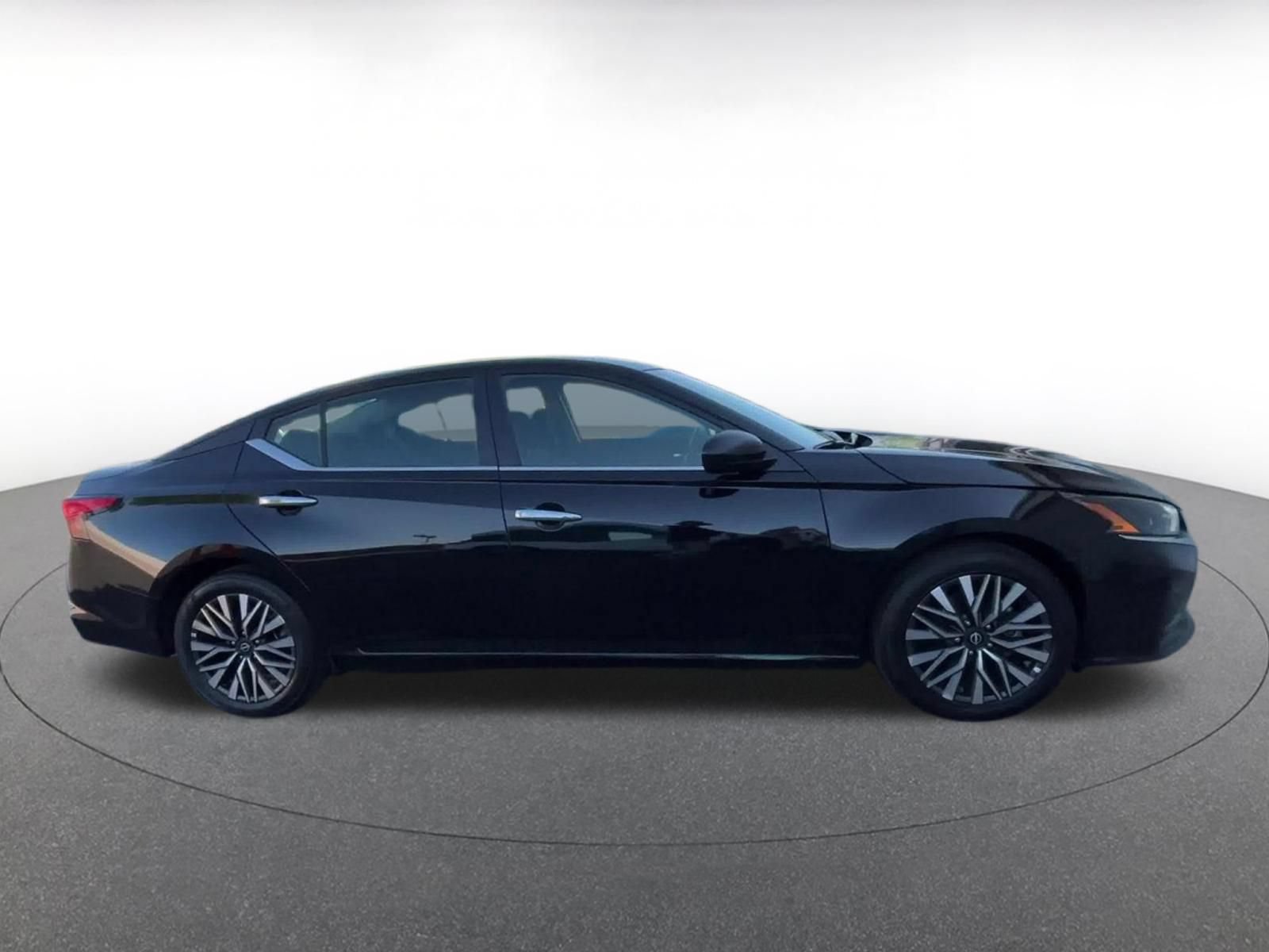Used 2025 Nissan Altima 2.5 SV FWD image 16