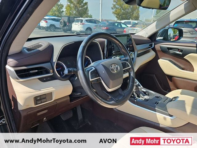 Used 2022 Toyota Highlander XLE AWD/4WD image 9