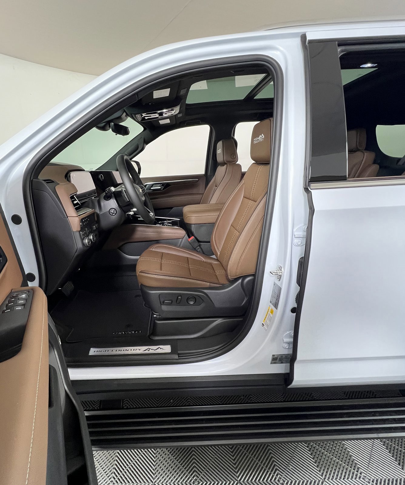 New 2026 Chevrolet Suburban High Country image 10