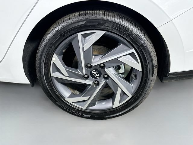 Used 2025 Hyundai Elantra Limited FWD image 33