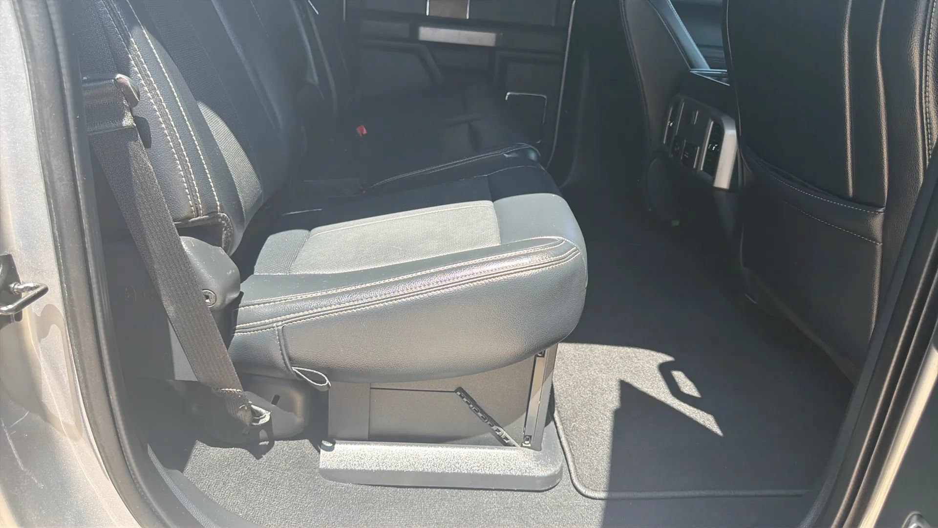 Used 2022 Ford F450 Lariat w/ Lariat Ultimate Package AWD/4WD image 17