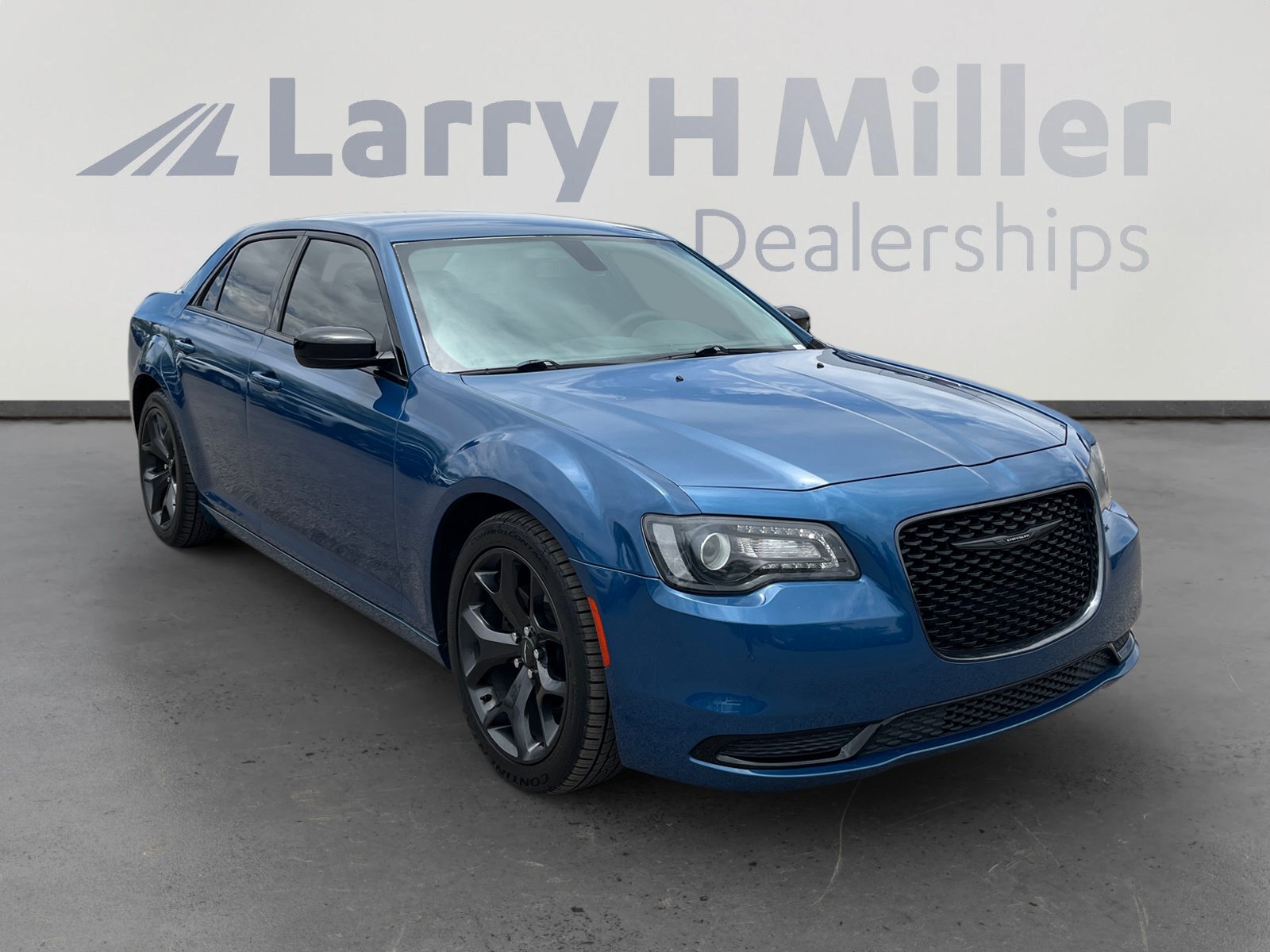 Certified 2020 Chrysler 300 Touring w/ Sport Appearance Package RWD image 7