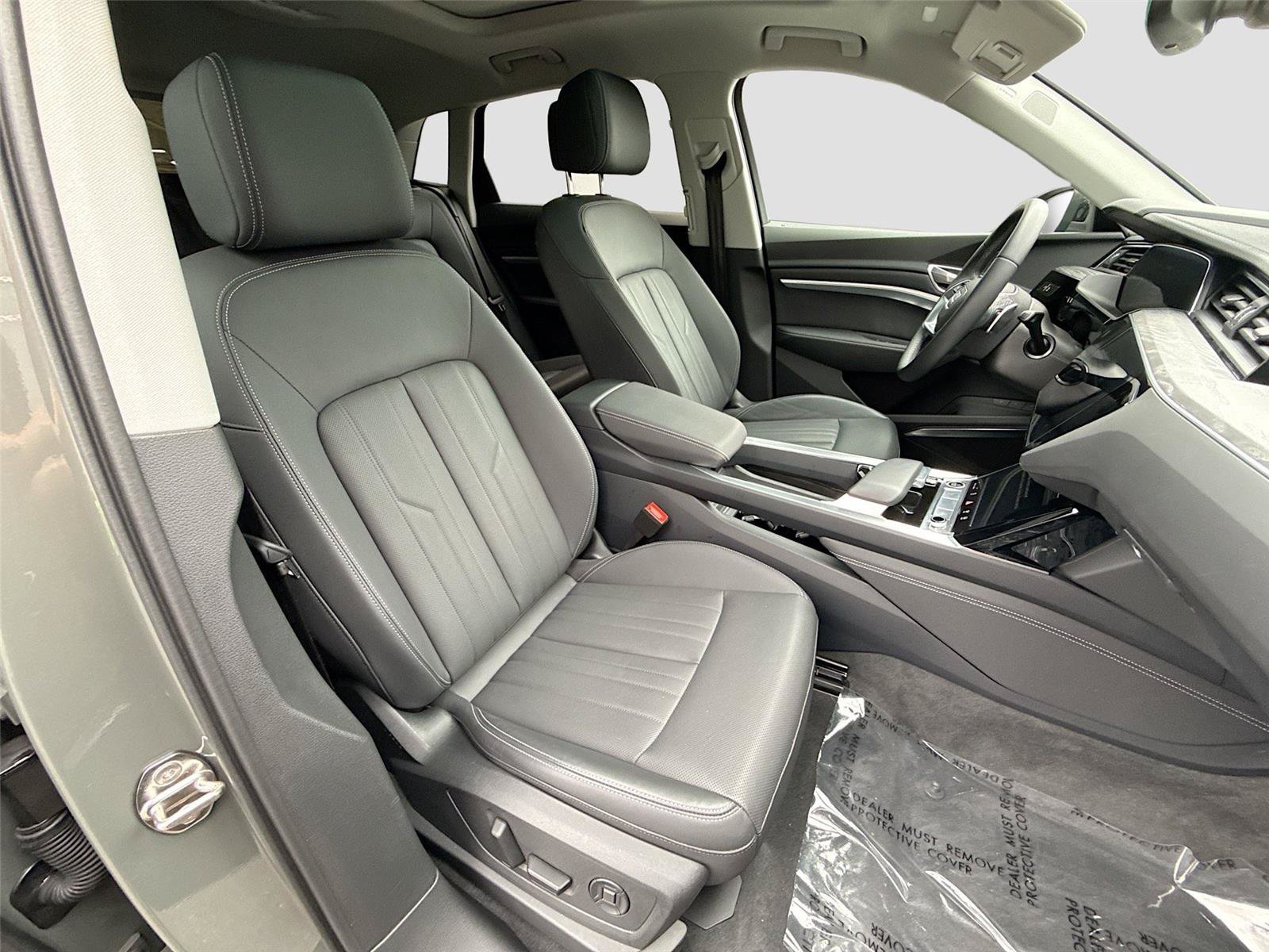 Certified 2024 Audi Q8 e-tron Premium Plus w/ Premium Plus Package AWD/4WD image 30