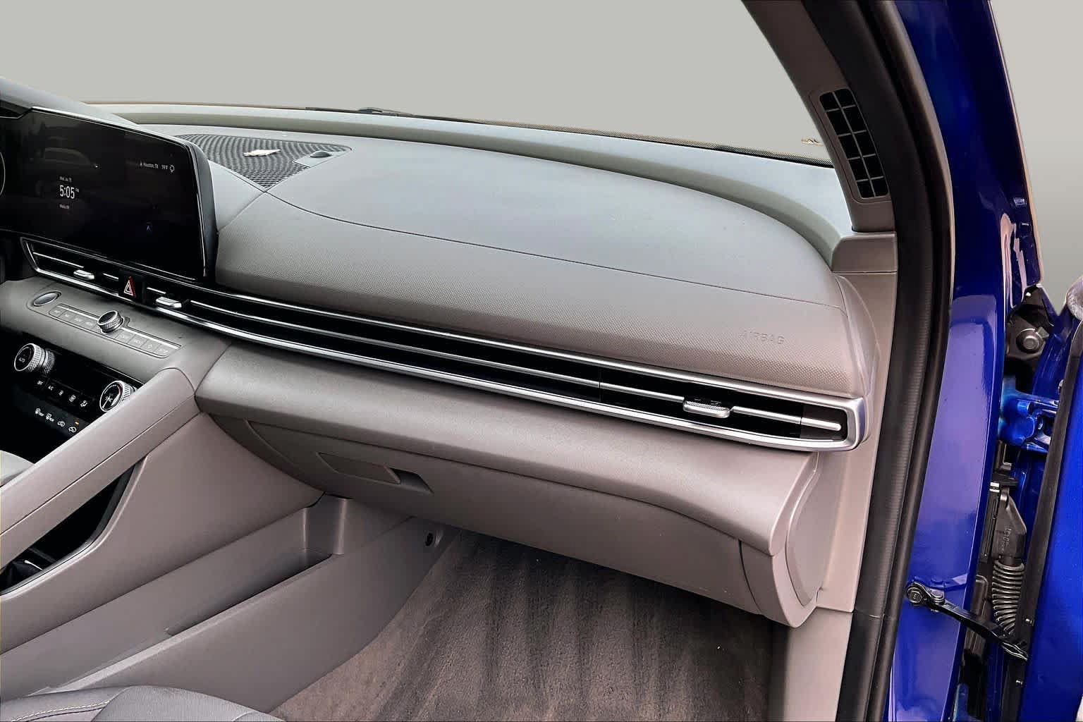 Certified 2024 Hyundai Elantra SEL FWD image 18