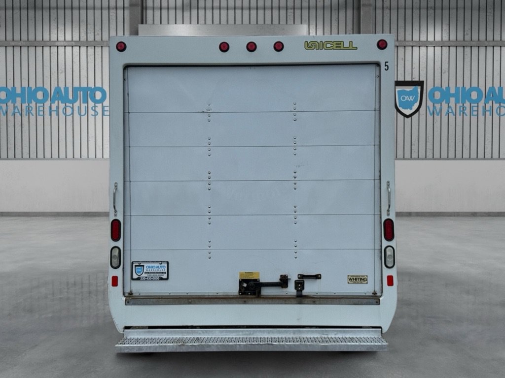 Used 2018 GMC Savana 3500 w/ Driver Convenience Package RWD image 6