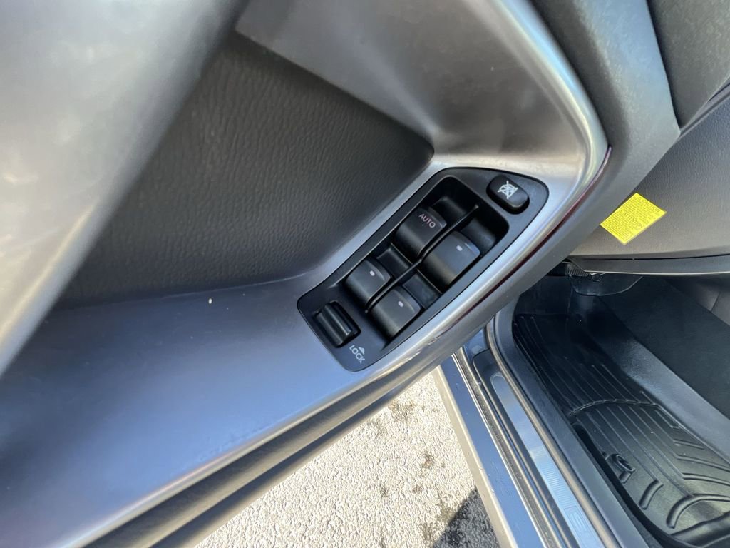 Used 2009 Subaru Outback 2.5XT Limited image 23