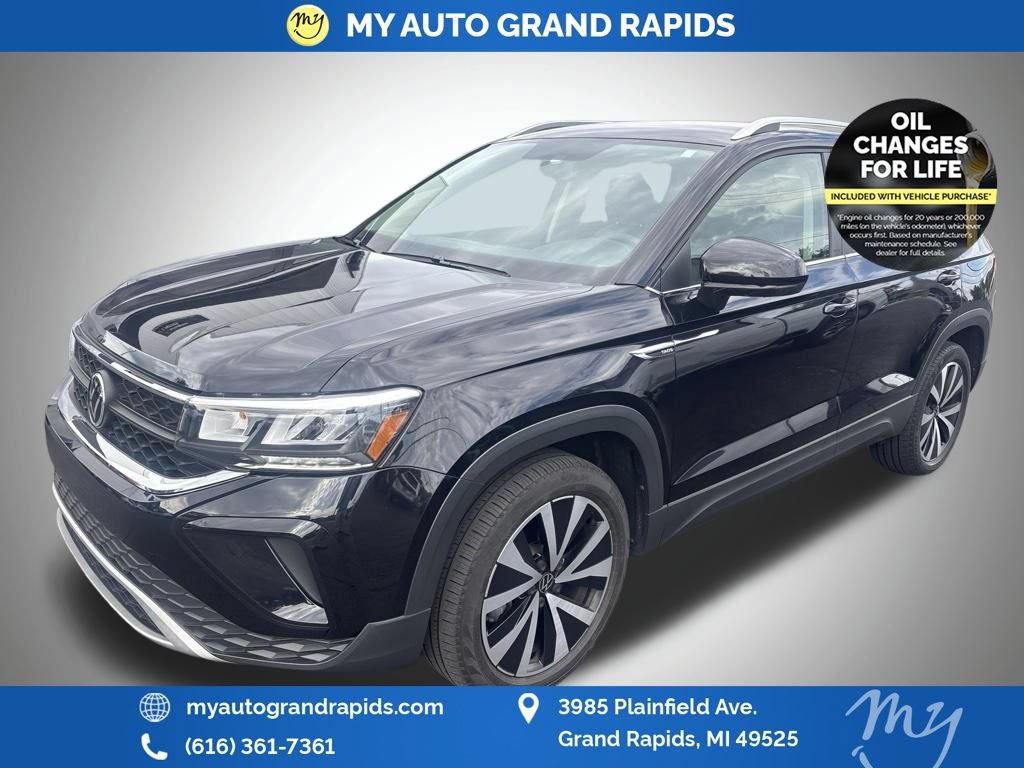 Used 2022 Volkswagen Taos SE AWD/4WD image 1