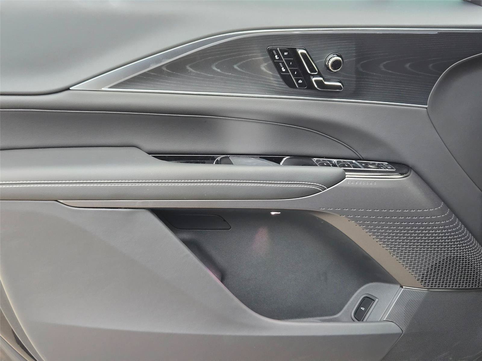 New 2026 Cadillac Lyriq Premium Luxury AWD/4WD image 25