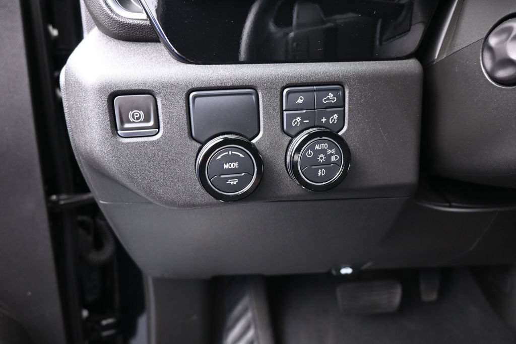 Used 2022 Chevrolet Silverado 1500 LTZ RWD image 12