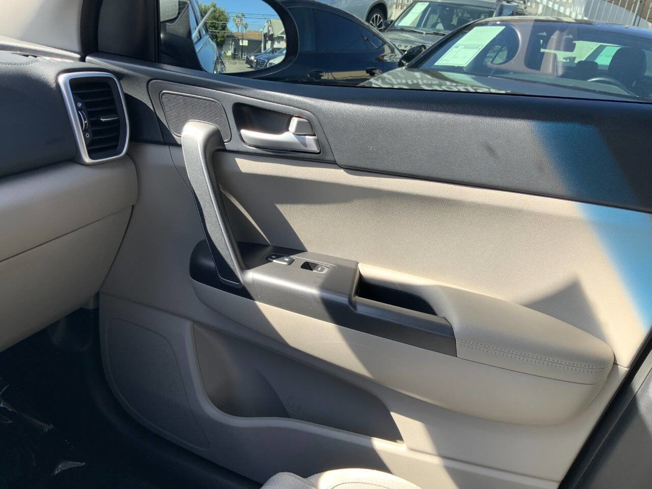 Used 2020 Kia Sportage LX FWD image 23