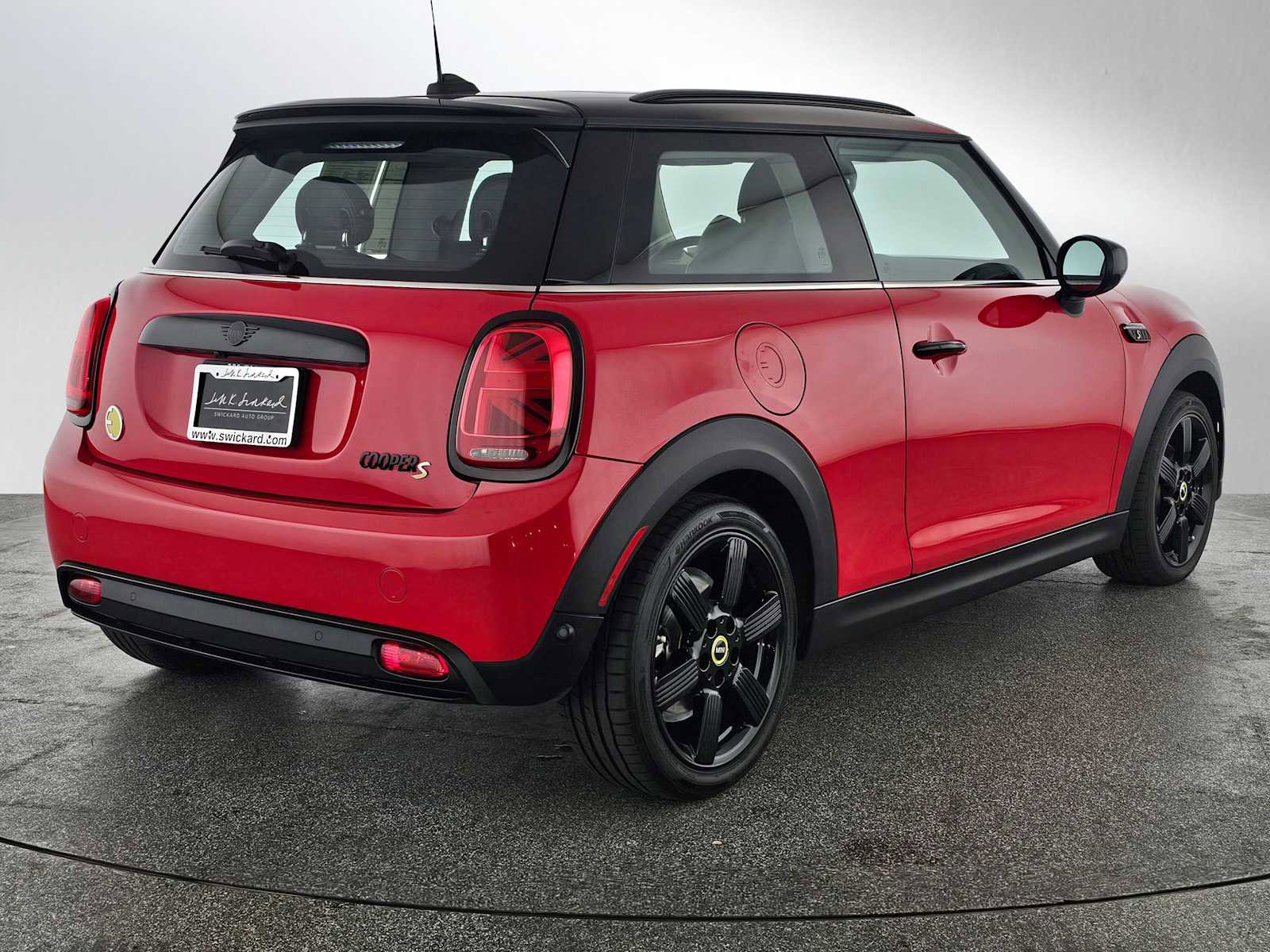 Used 2024 MINI Cooper SE image 3