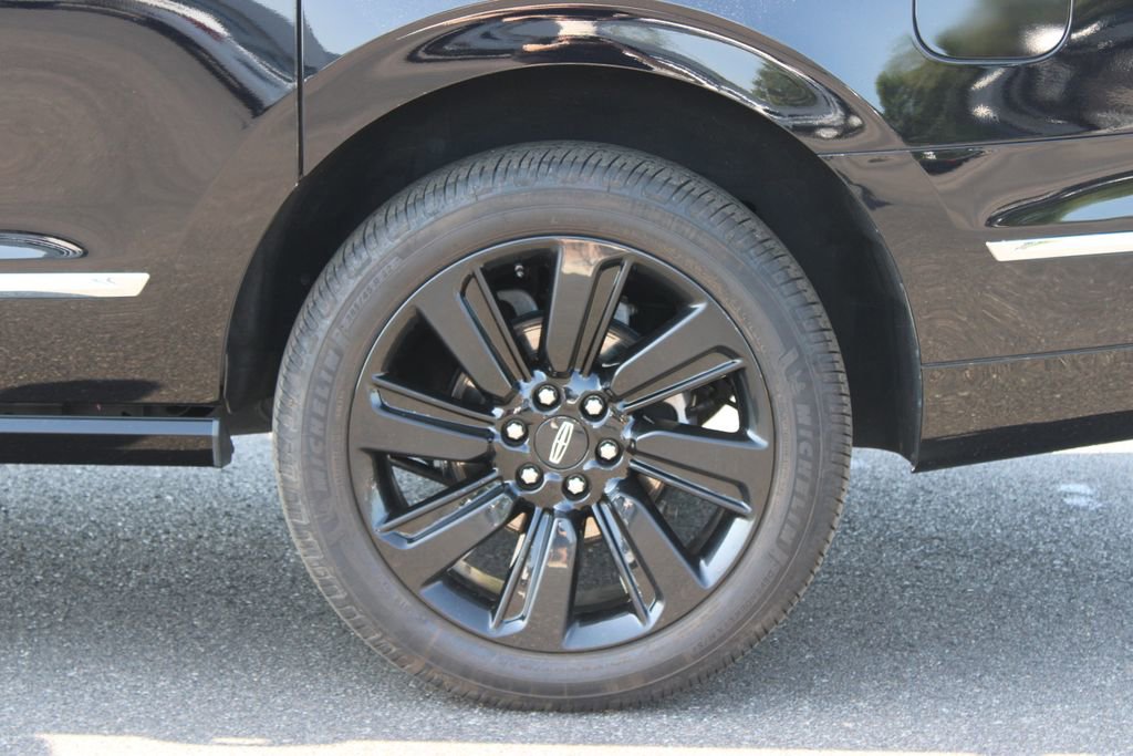 Used 2024 Lincoln Navigator L Reserve AWD/4WD image 16