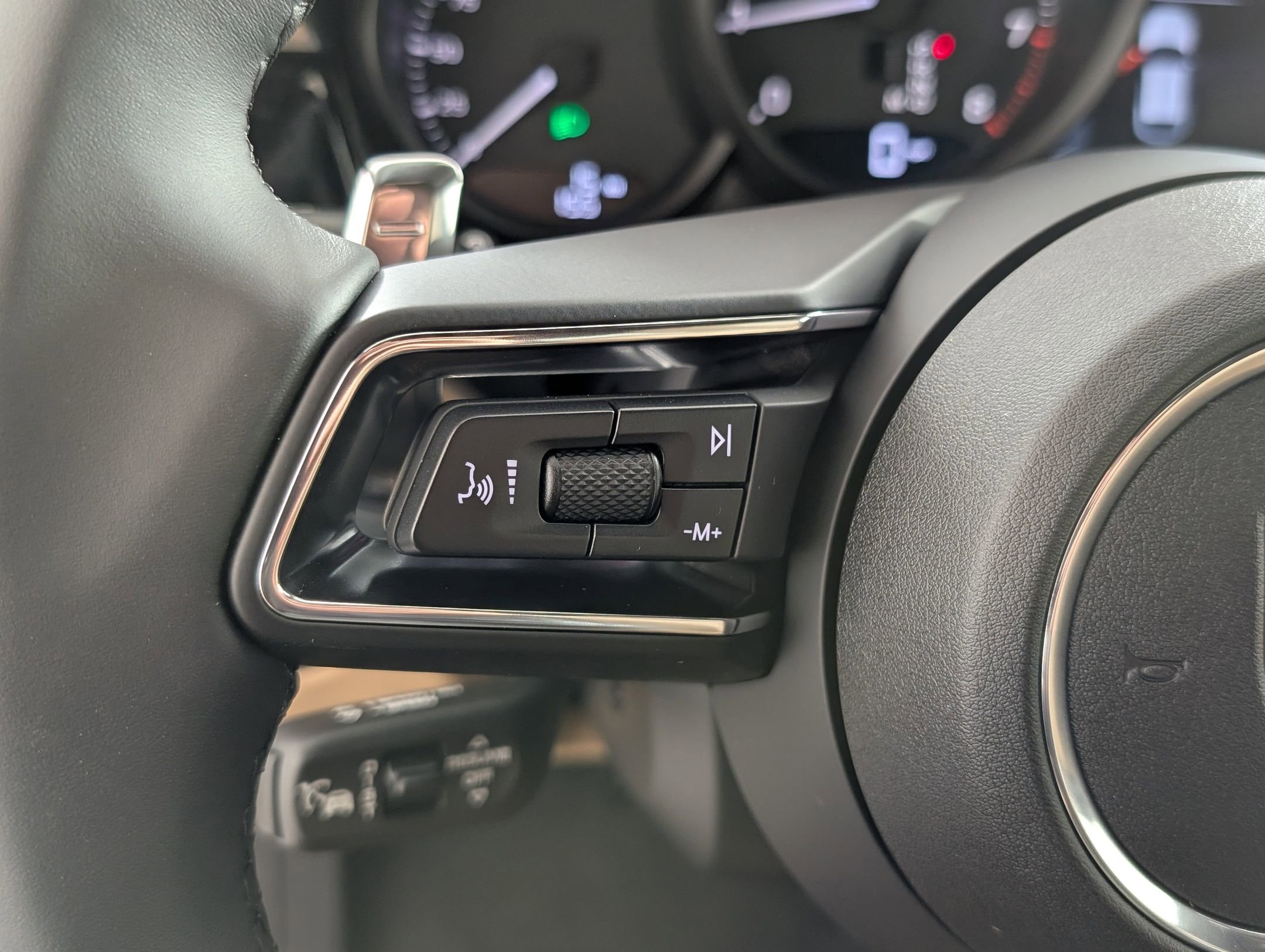 Certified 2025 Porsche Macan image 22