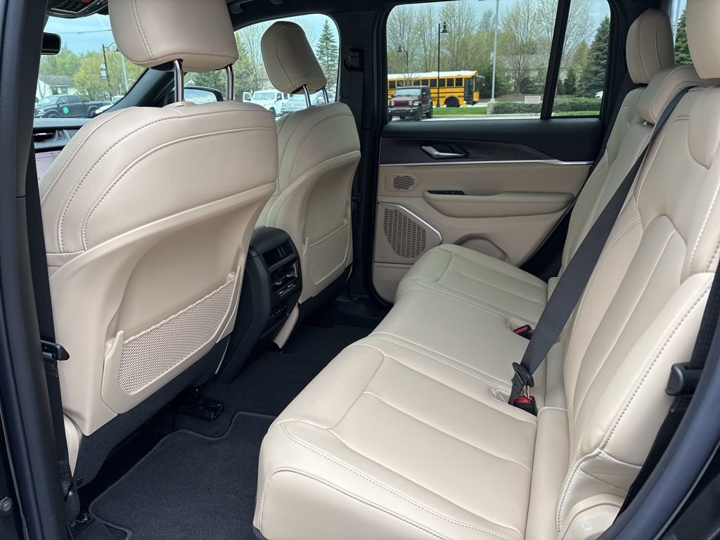 New 2026 Jeep Grand Cherokee Limited AWD/4WD image 9