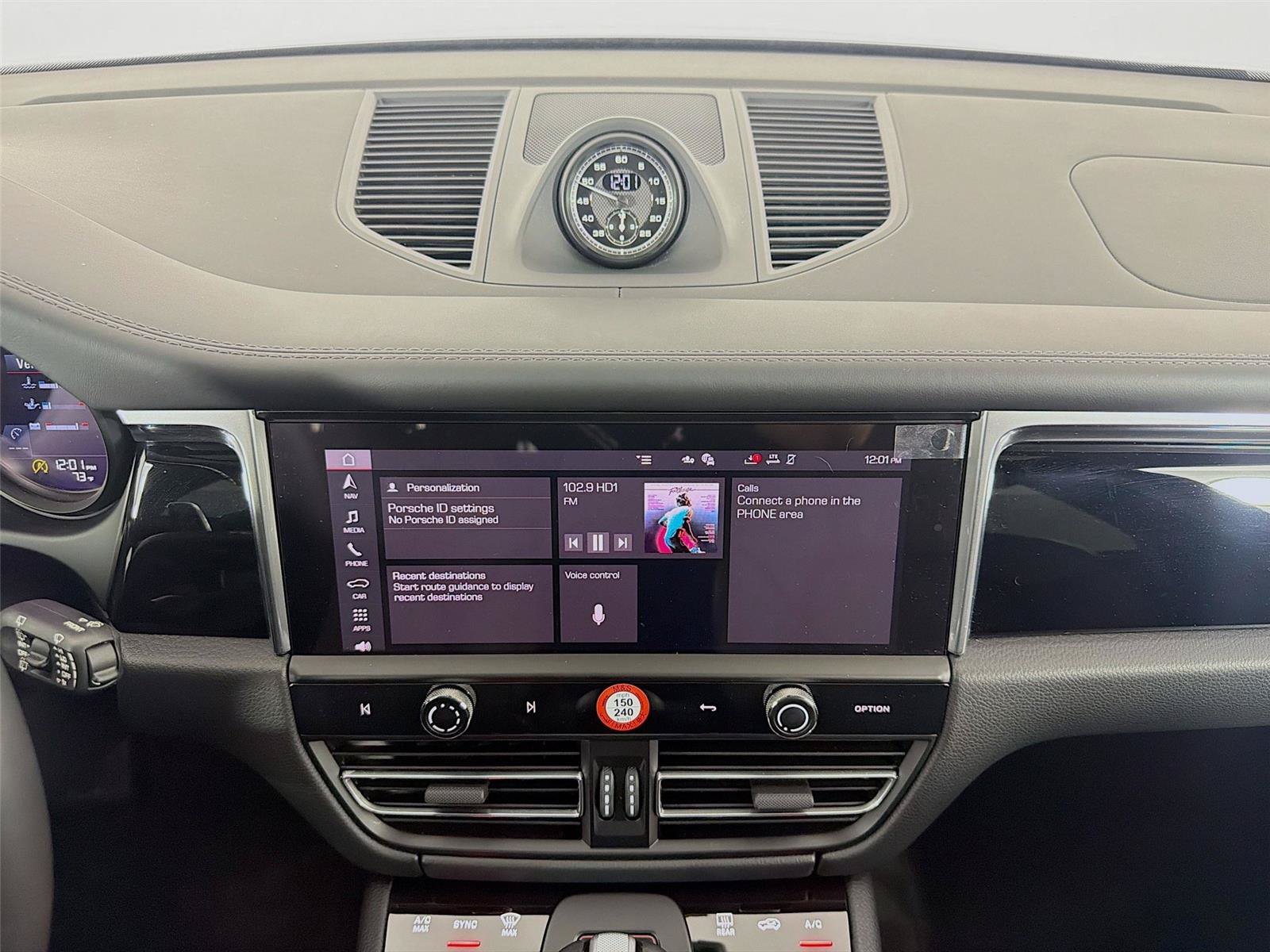 Certified 2026 Porsche Macan AWD/4WD image 19