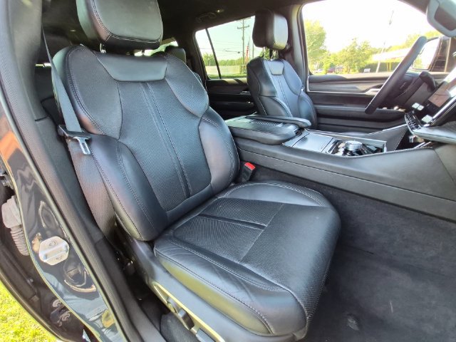 Used 2024 Jeep Wagoneer L Series II w/ Flexible Seating Group AWD/4WD image 34