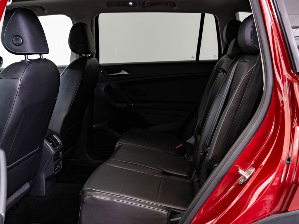 Used 2018 Volkswagen Tiguan SEL AWD/4WD image 40