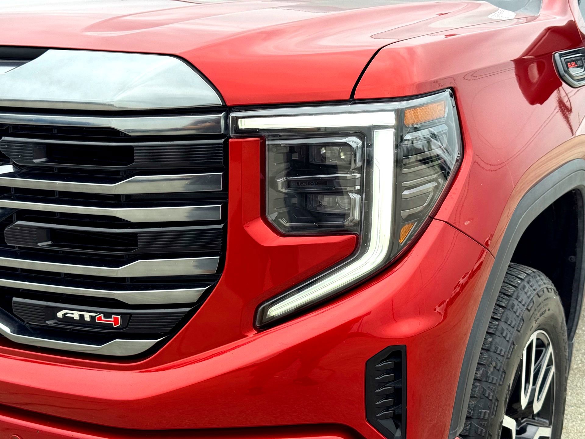 Used 2024 GMC Sierra 1500 AT4 w/ Technology Package AWD/4WD image 4