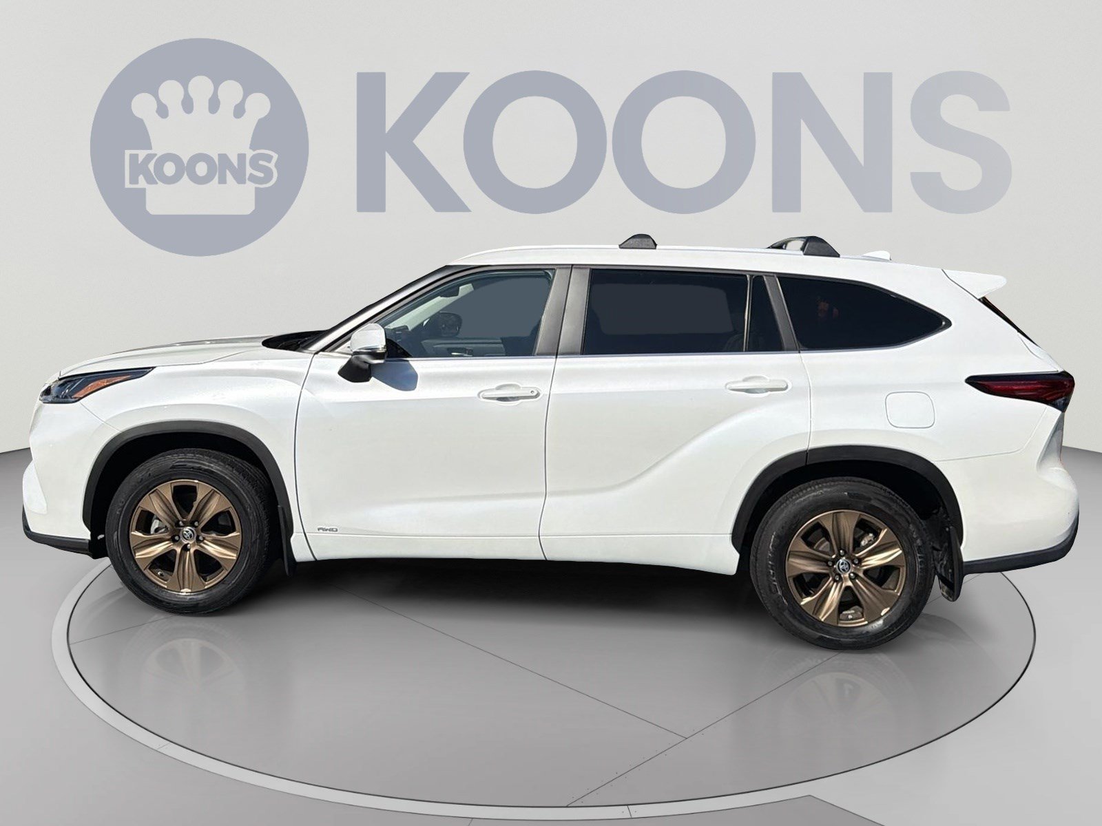 Used 2023 Toyota Highlander Bronze Edition AWD/4WD image 2