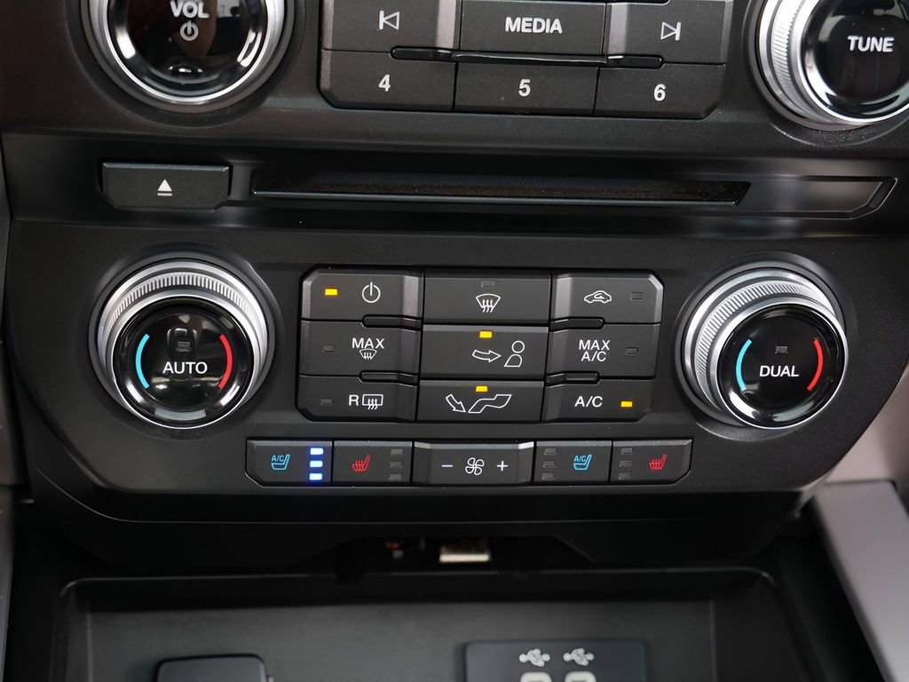 Used 2016 Ford F150 Platinum w/ Equipment Group 701A Luxury AWD/4WD image 21