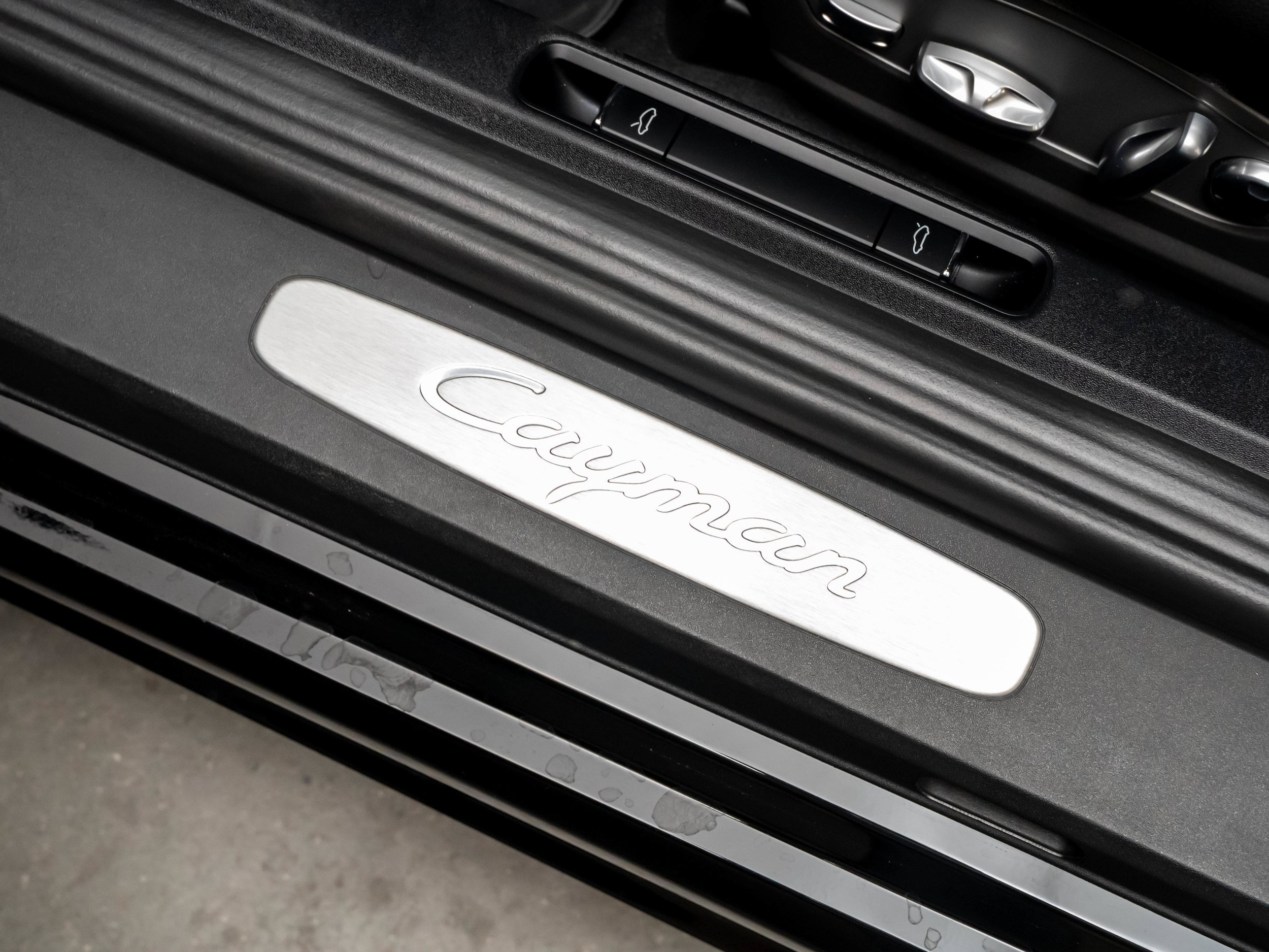 Certified 2018 Porsche 718 Cayman RWD image 24