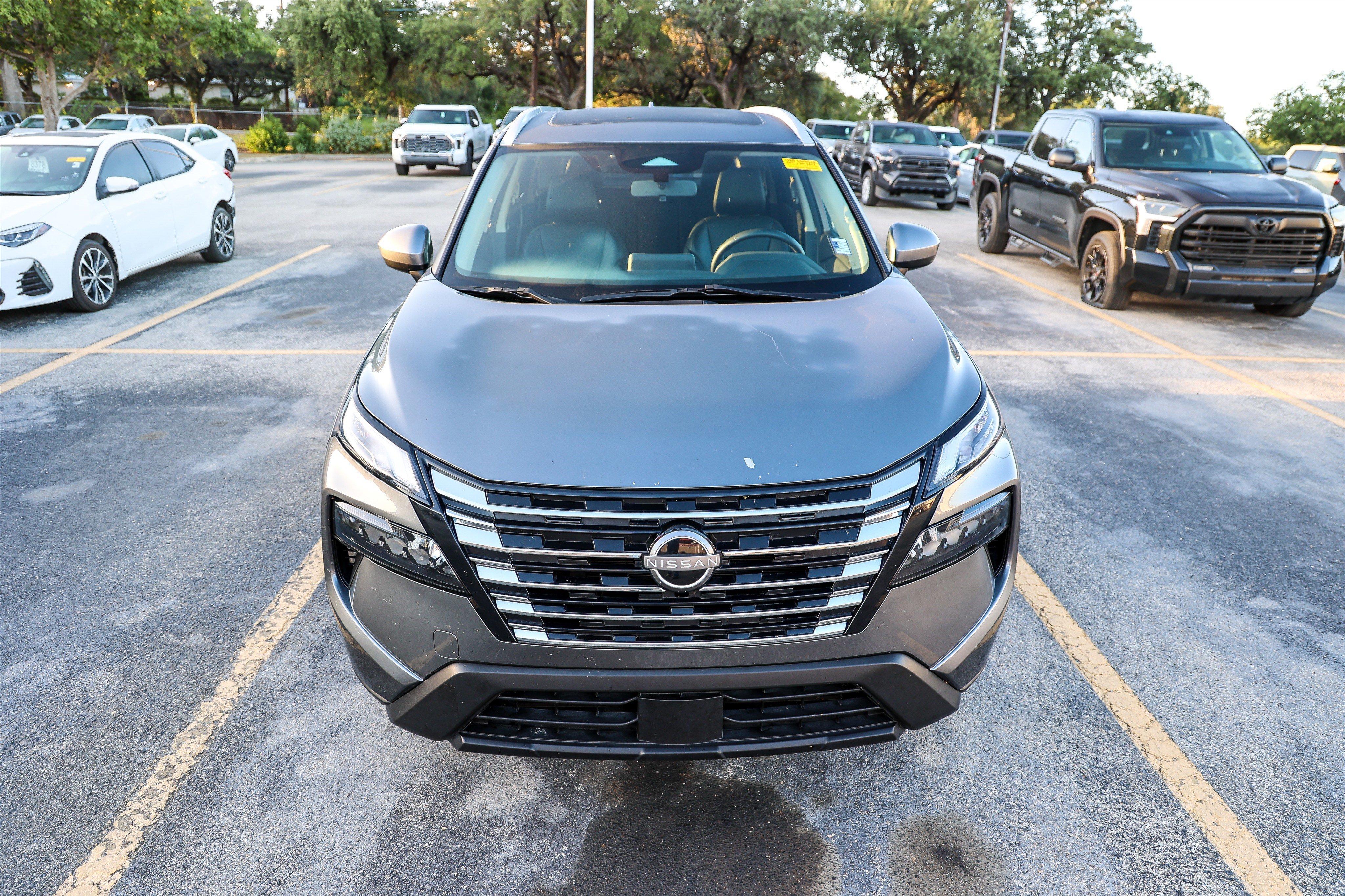 Used 2024 Nissan Rogue SV w/ SV Premium Package FWD image 5