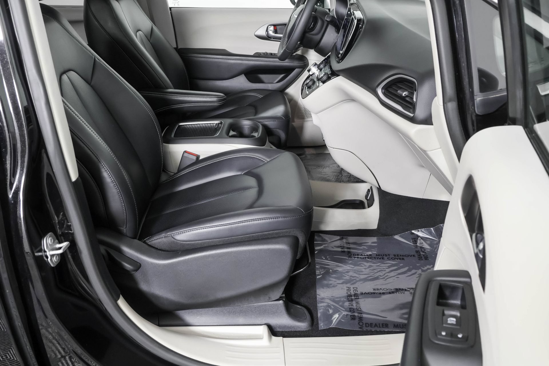 Used 2024 Chrysler Pacifica Touring-L FWD image 44
