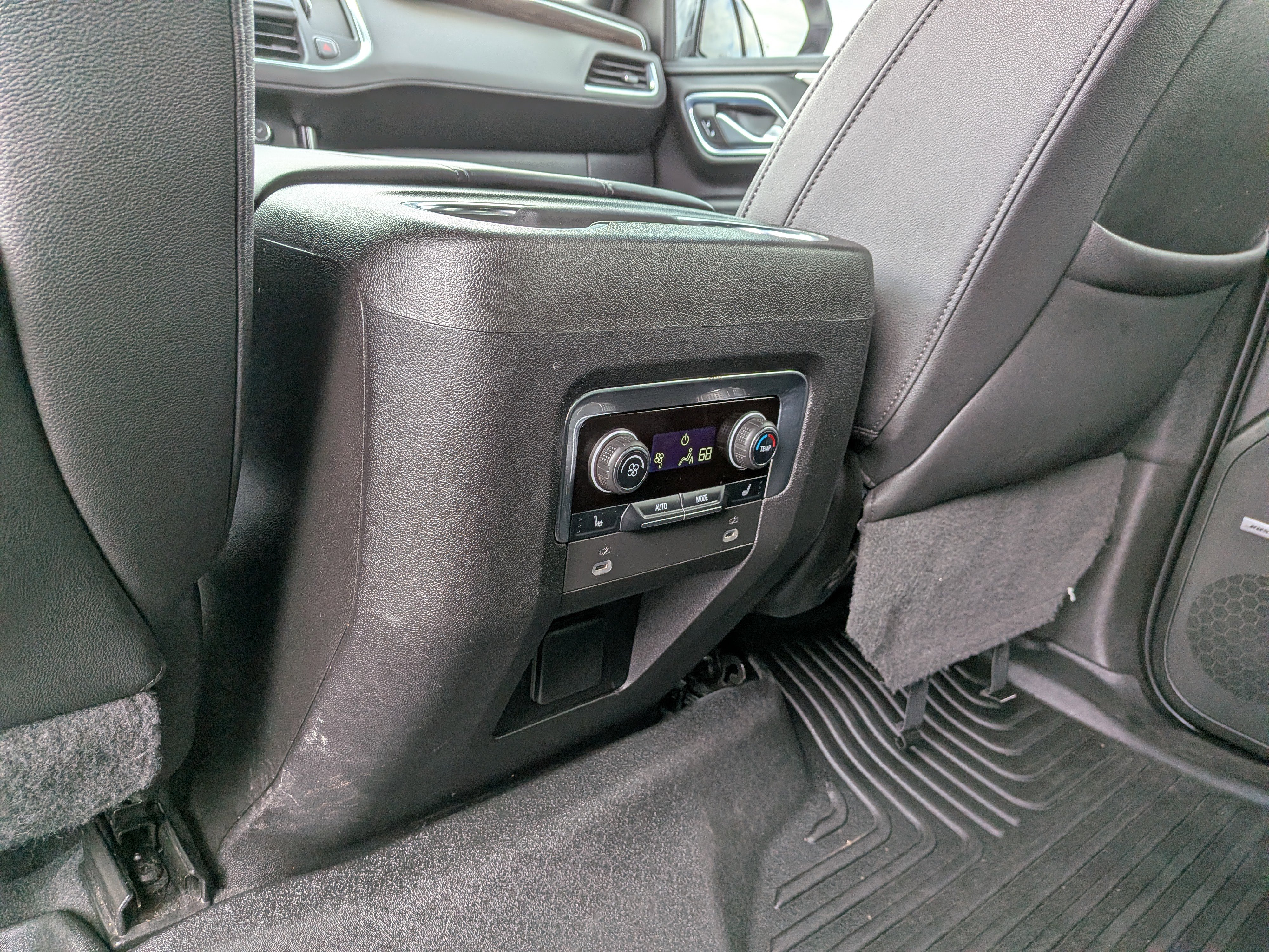 Used 2022 Chevrolet Tahoe LT w/ Luxury Package AWD/4WD image 19