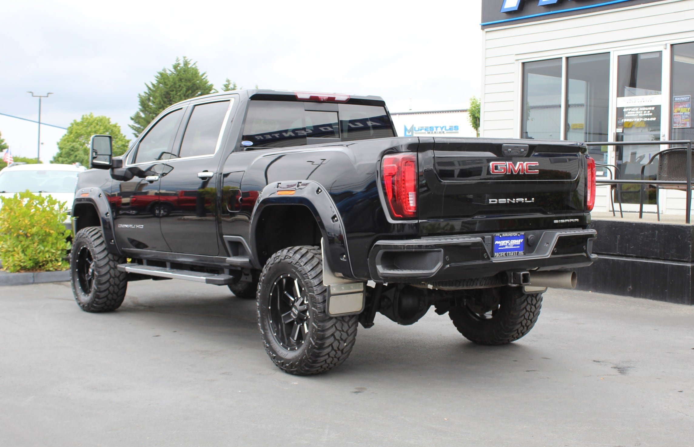Used 2022 GMC Sierra 3500 Denali w/ Denali Ultimate Package AWD/4WD image 4