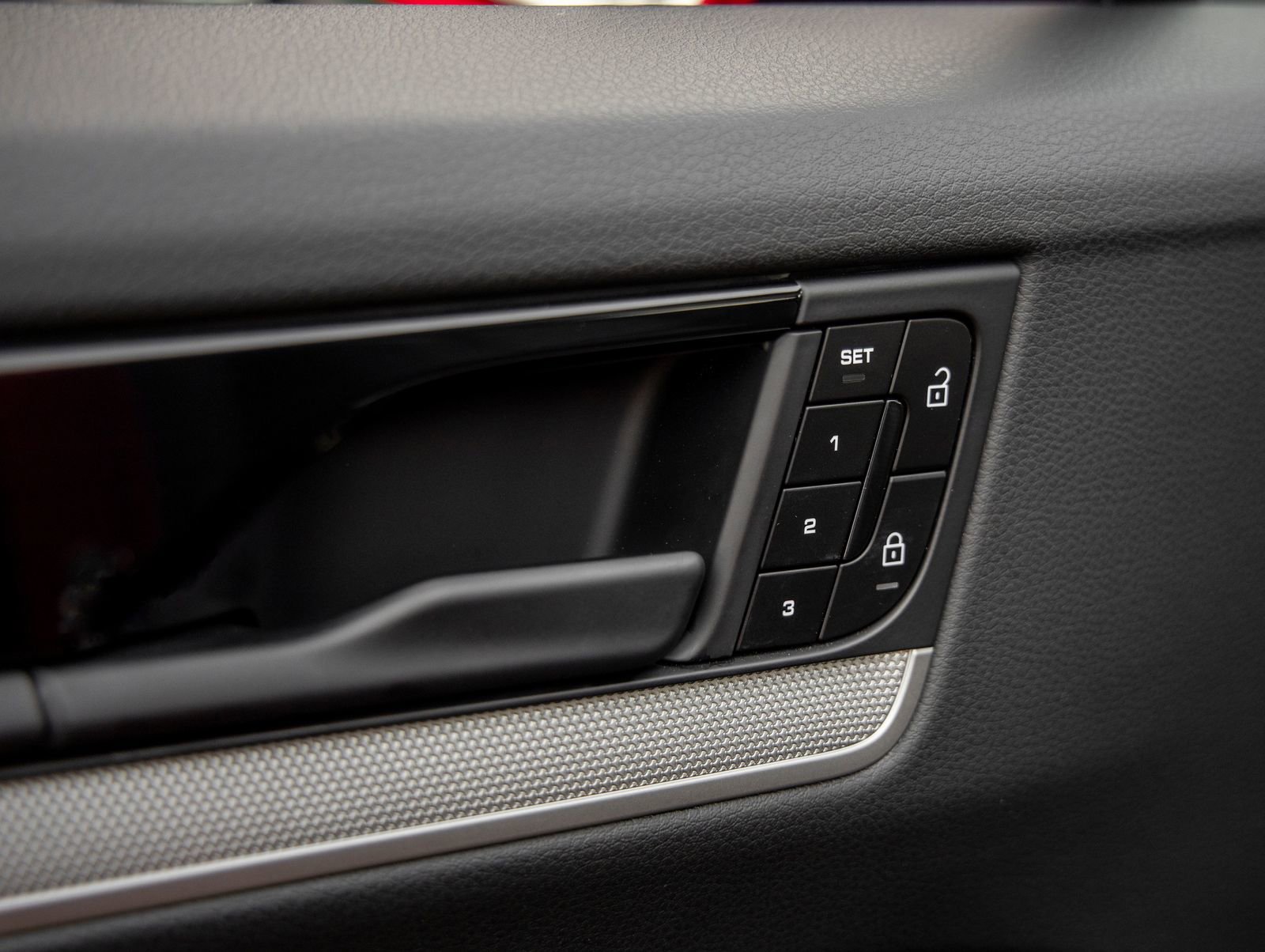 Certified 2024 Porsche Cayenne Coupe AWD/4WD image 21