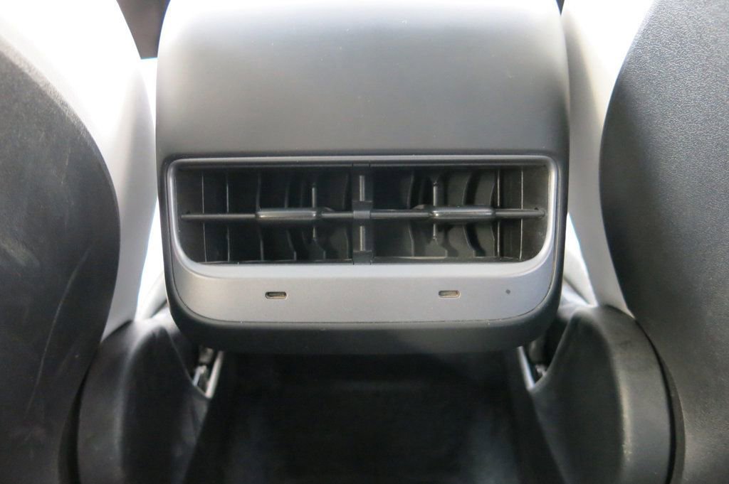 Used 2023 Tesla Model Y Performance image 23