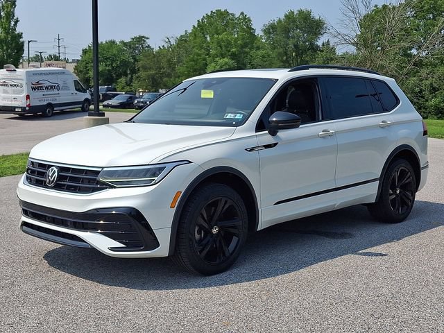 Used 2023 Volkswagen Tiguan SE R-Line AWD/4WD image 6